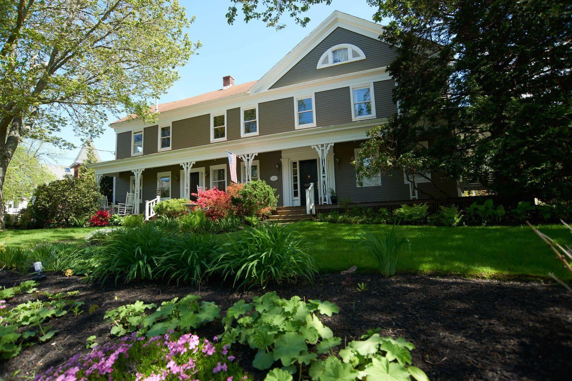 Belfry Inn And Bistro Sandwich Exterior photo