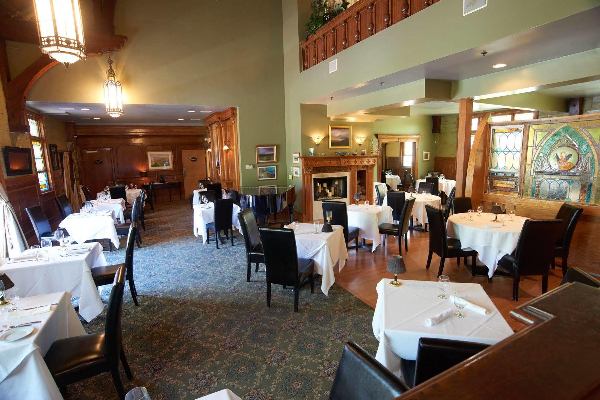 Belfry Inn And Bistro Sandwich Exterior photo