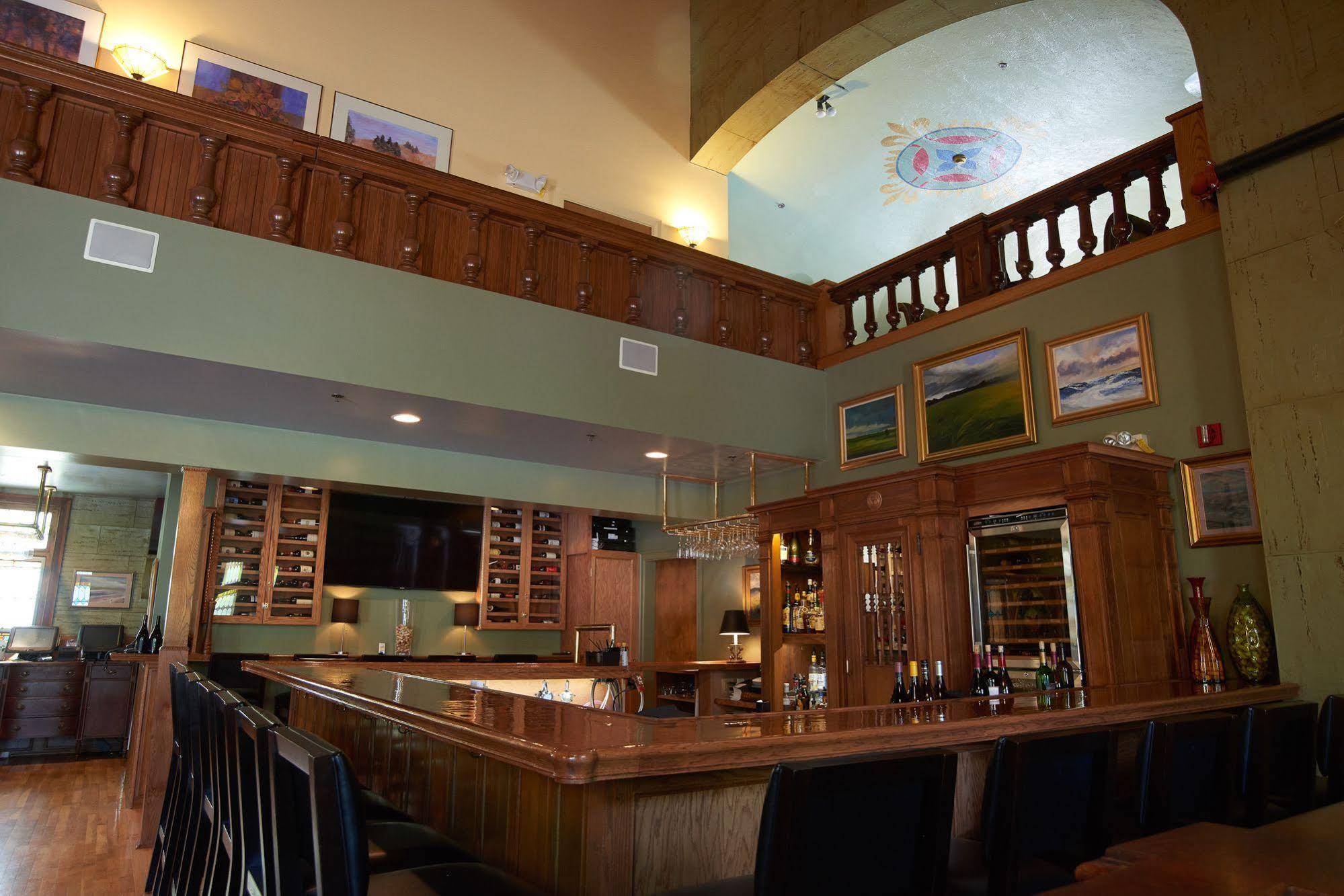 Belfry Inn And Bistro Sandwich Exterior photo