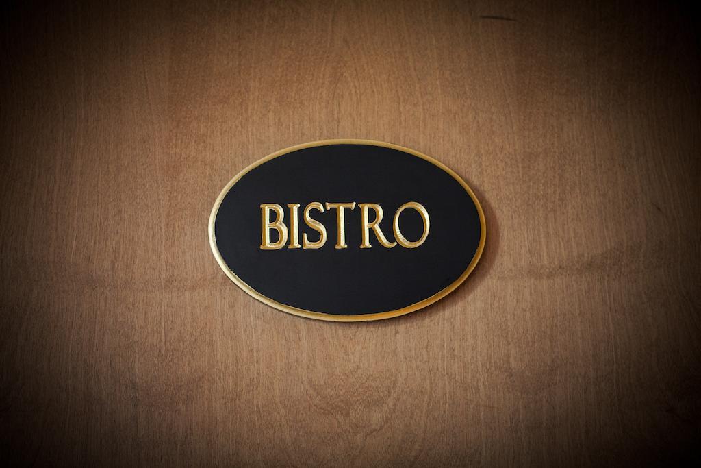 Belfry Inn And Bistro Sandwich Exterior photo