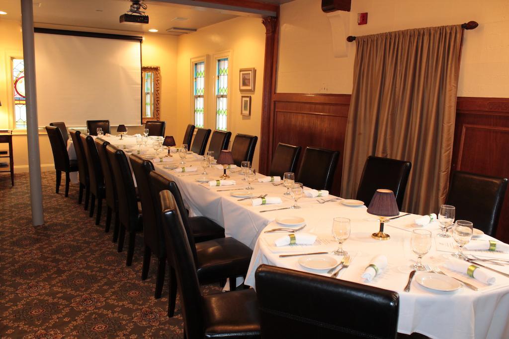 Belfry Inn And Bistro Sandwich Exterior photo