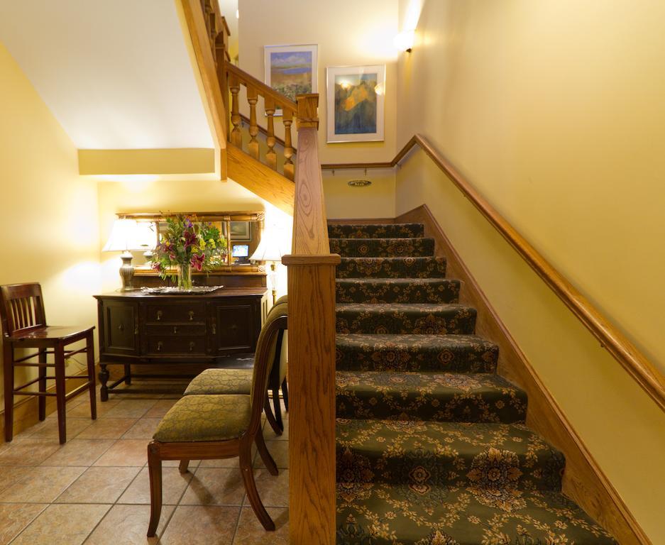 Belfry Inn And Bistro Sandwich Exterior photo